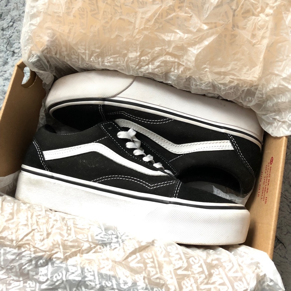 Brand new Vans Old Skool platform